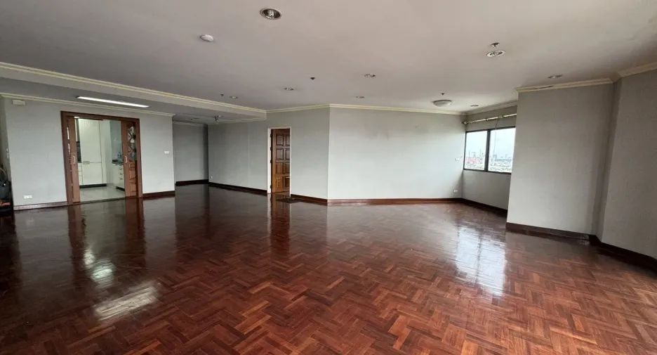 For sale 4 bedrooms condo in Bang Na, Bangkok
