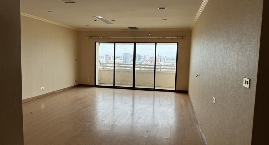 For sale 4 bedrooms condo in Bang Na, Bangkok