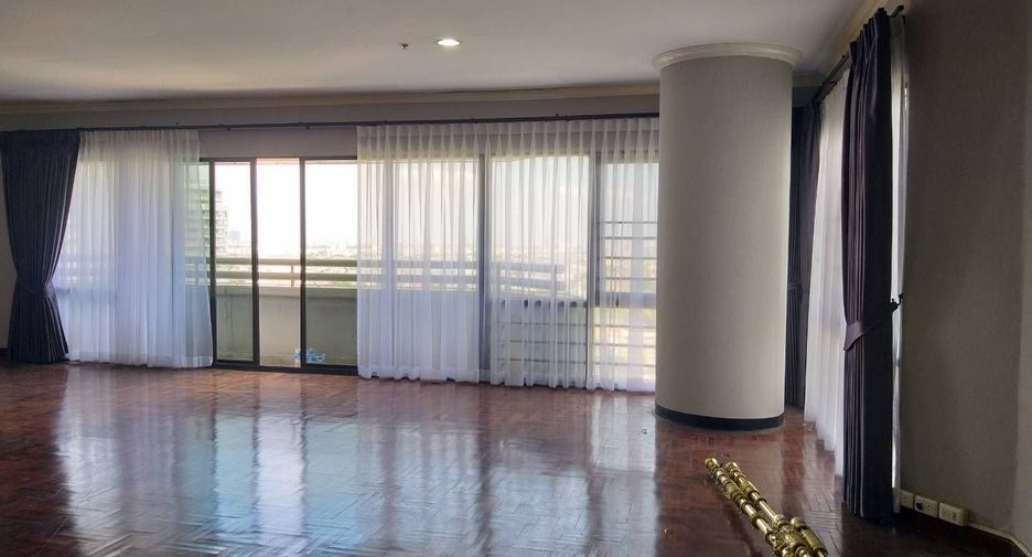 For sale 4 bedrooms condo in Bang Na, Bangkok
