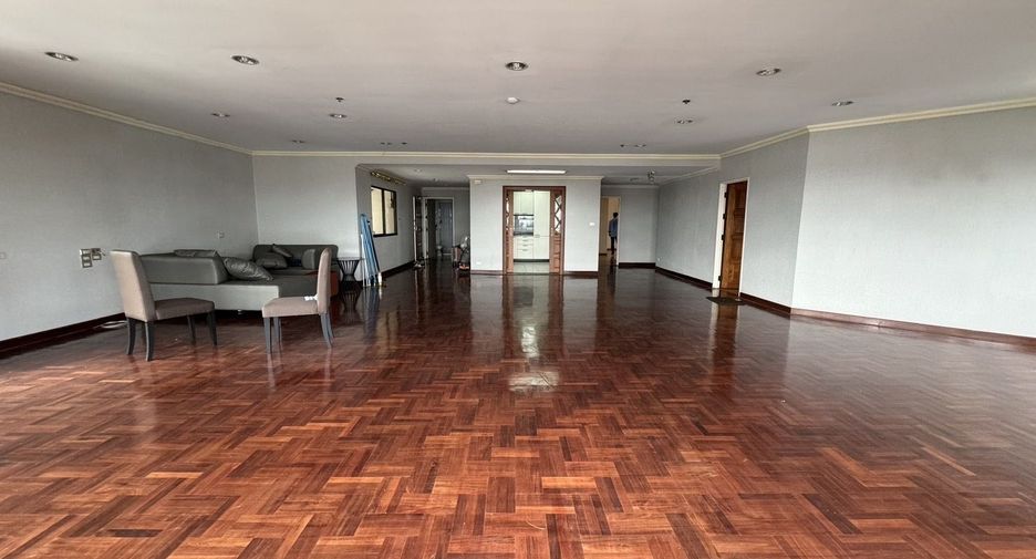 For sale 4 bedrooms condo in Bang Na, Bangkok