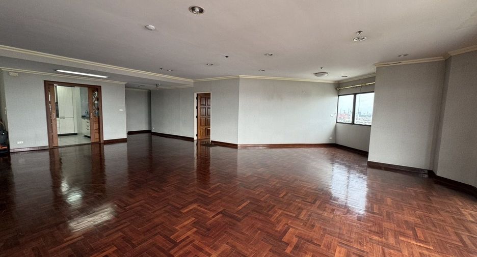 For sale 4 bedrooms condo in Bang Na, Bangkok