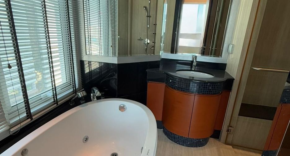 For sale 3 bedrooms condo in Sathon, Bangkok