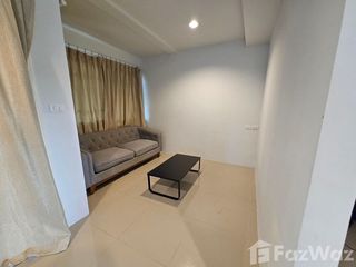Casa adosada en alquiler de 3 habitaciones en Bang Lamung, Chonburi