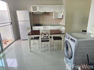 Casa adosada en alquiler de 3 habitaciones en Bang Lamung, Chonburi