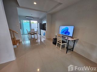 Casa adosada en alquiler de 3 habitaciones en Bang Lamung, Chonburi