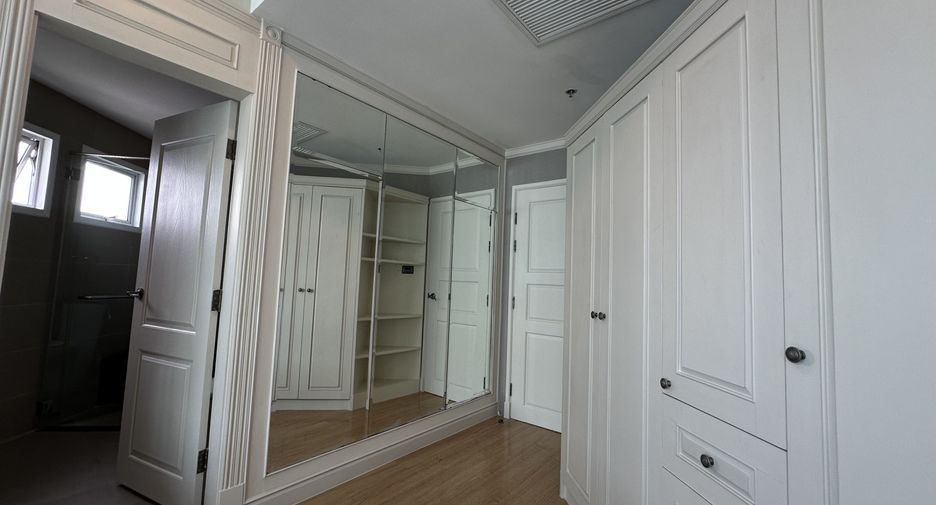For sale and for rent 2 bedrooms condo in Huai Khwang, Bangkok