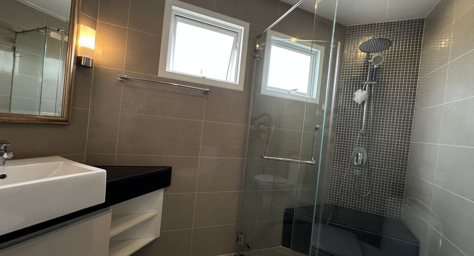 For sale and for rent 2 bedrooms condo in Huai Khwang, Bangkok