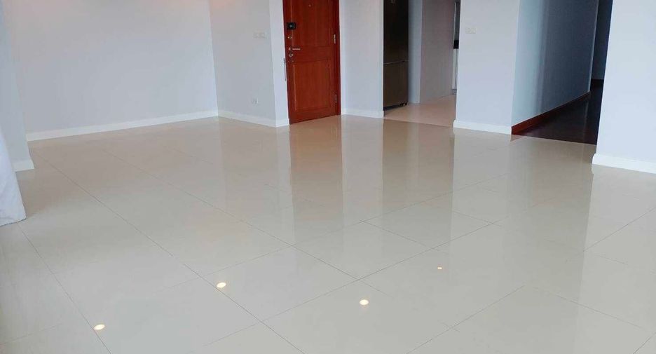 For sale 3 bedrooms condo in Pathum Wan, Bangkok
