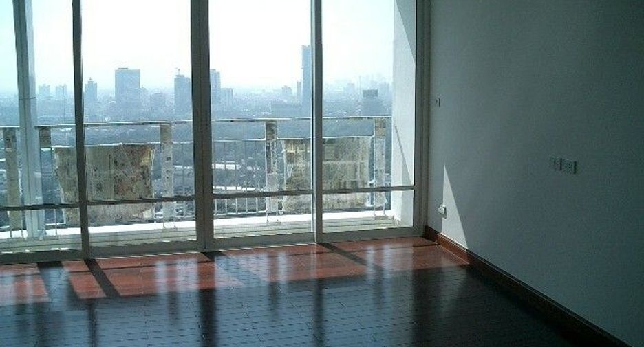 For sale 3 bedrooms condo in Pathum Wan, Bangkok