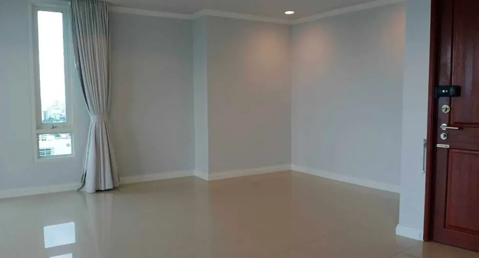 For sale 3 bedrooms condo in Pathum Wan, Bangkok