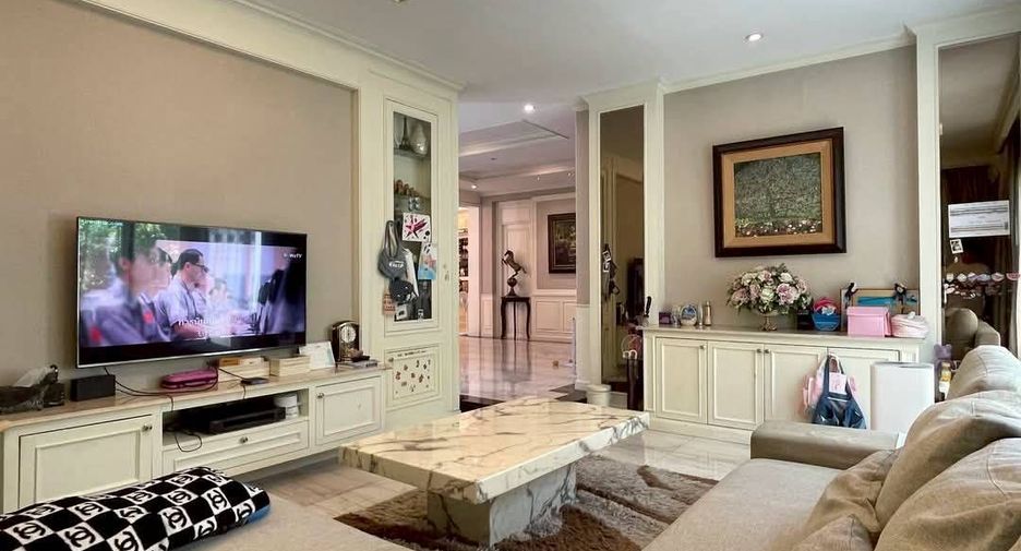 For sale 6 bedrooms house in Taling Chan, Bangkok