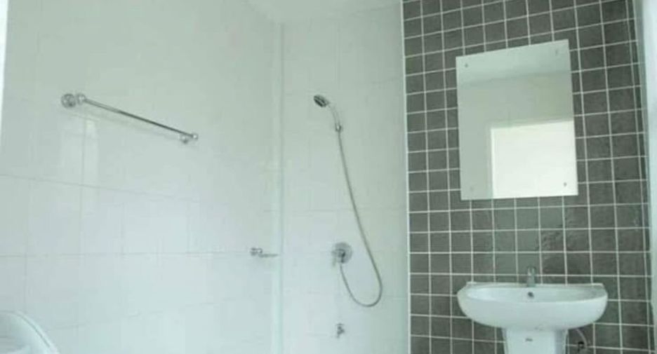 For sale 4 bedrooms townhouse in Wang Thonglang, Bangkok