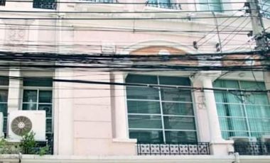 For sale 4 bedrooms townhouse in Wang Thonglang, Bangkok