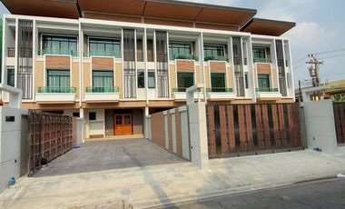 Casa adosada en venta de 4 habitaciones en Phasi Charoen, Bangkok