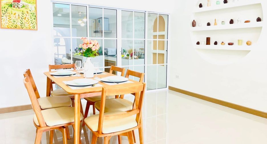 For rent 3 bedrooms townhouse in Mueang Chiang Mai, Chiang Mai