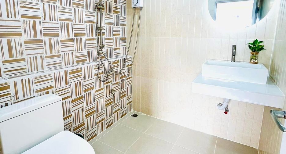 For rent 3 bedrooms townhouse in Mueang Chiang Mai, Chiang Mai