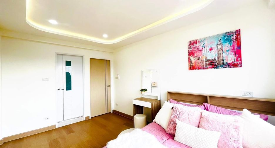 For rent 3 bedrooms townhouse in Mueang Chiang Mai, Chiang Mai