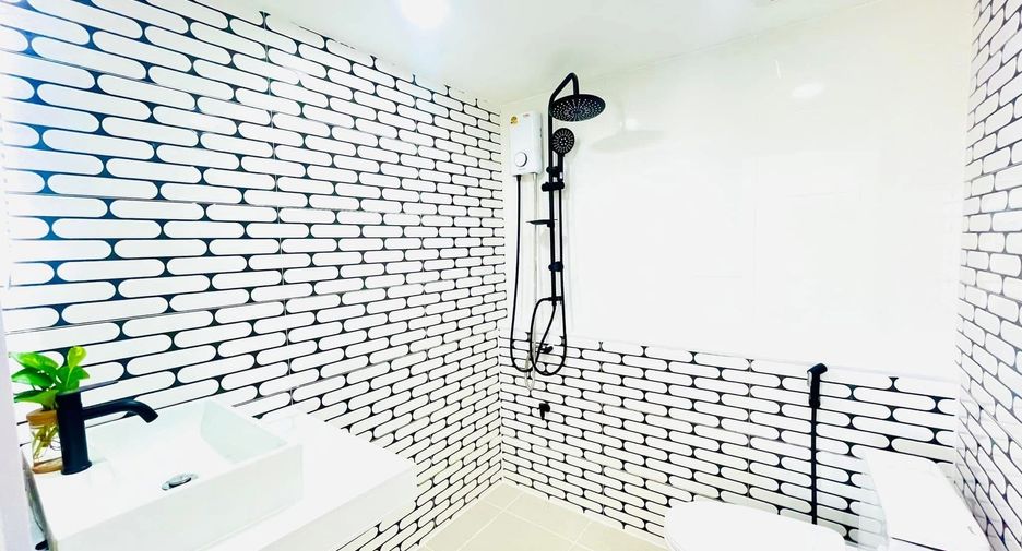 For rent 3 bedrooms townhouse in Mueang Chiang Mai, Chiang Mai