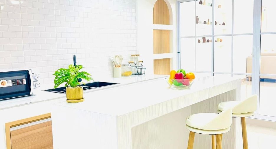 For rent 3 bedrooms townhouse in Mueang Chiang Mai, Chiang Mai