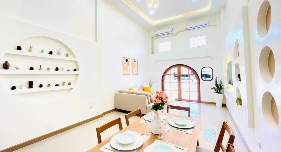 For rent 3 bedrooms townhouse in Mueang Chiang Mai, Chiang Mai