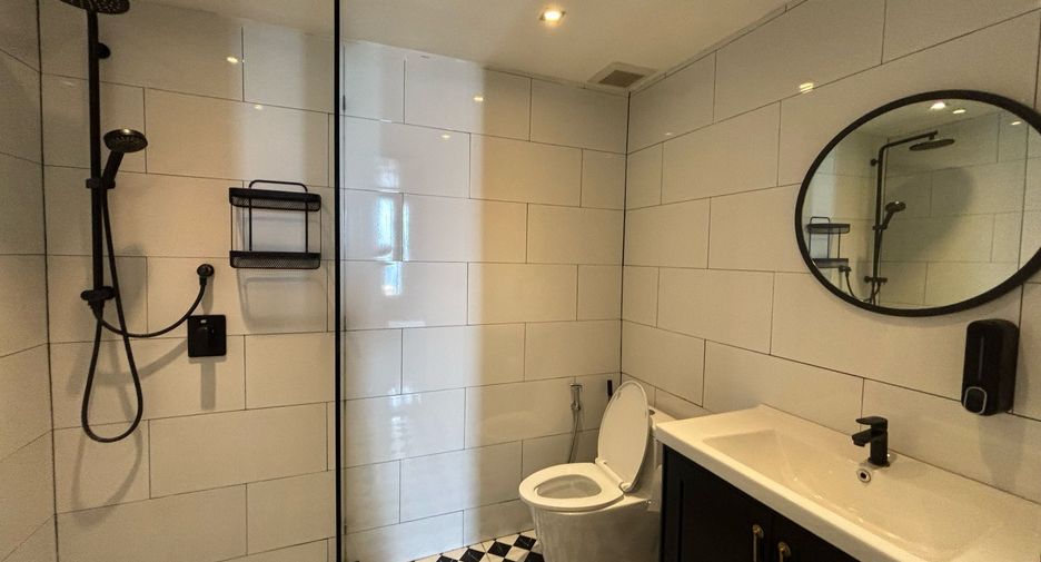 出售 和 出租 1 卧室 公寓 在 Watthana, 曼谷
