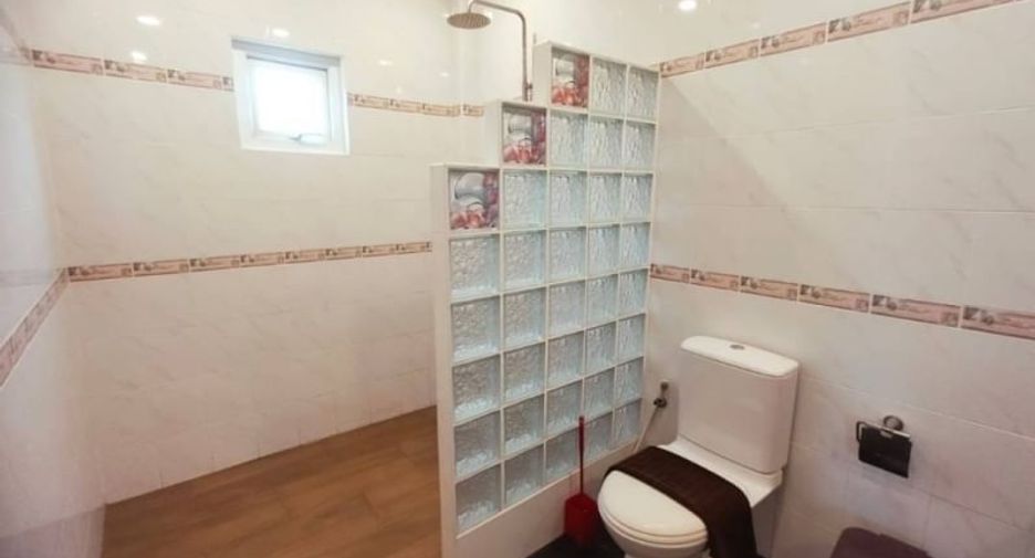 Villa en alquiler de 4 habitaciones en Bang Lamung, Chonburi