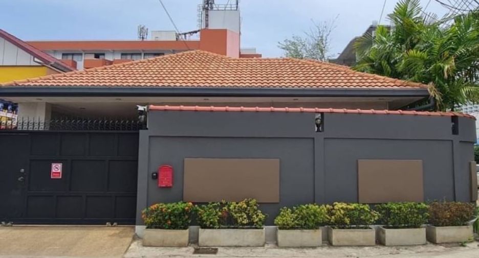 Villa en alquiler de 4 habitaciones en Bang Lamung, Chonburi