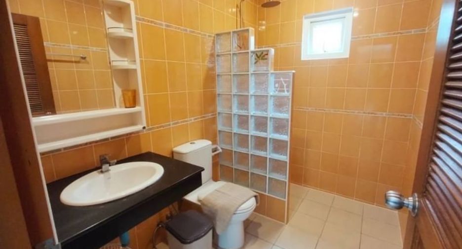 Villa en alquiler de 4 habitaciones en Bang Lamung, Chonburi