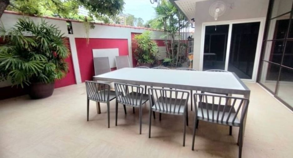 Villa en alquiler de 4 habitaciones en Bang Lamung, Chonburi