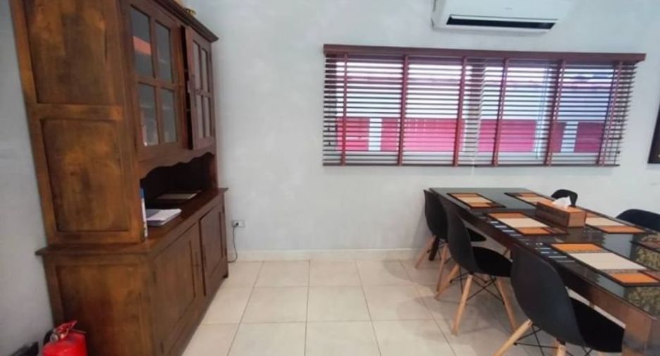 Villa en alquiler de 4 habitaciones en Bang Lamung, Chonburi