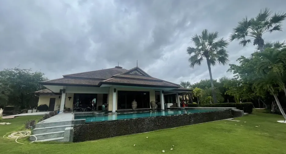 Villa zum Kauf mit 5 Zimmer in Sam Roi Yot, Prachuap Khiri Khan