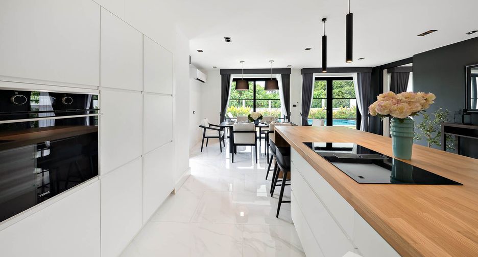 For sale 6 bedrooms house in Bang Lamung, Chonburi