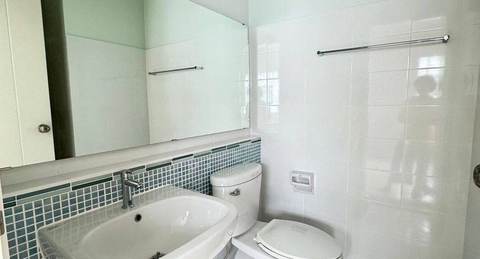 For sale 2 bedrooms townhouse in Phra Samut Chedi, Samut Prakan