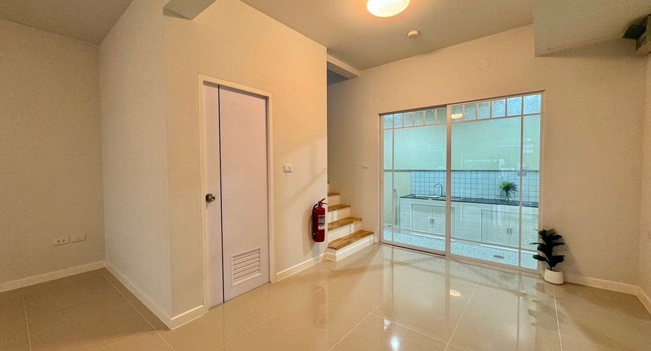 For sale 2 bedrooms townhouse in Phra Samut Chedi, Samut Prakan