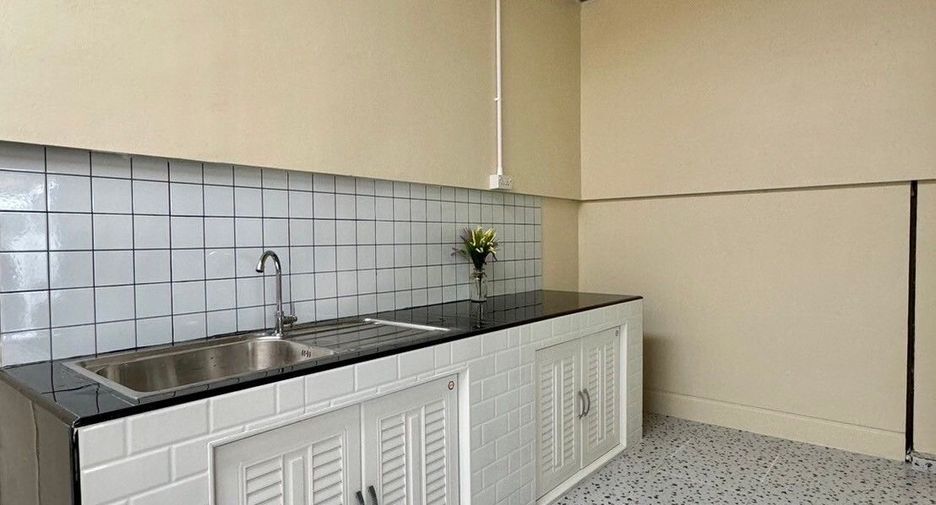 For sale 2 bedrooms townhouse in Phra Samut Chedi, Samut Prakan