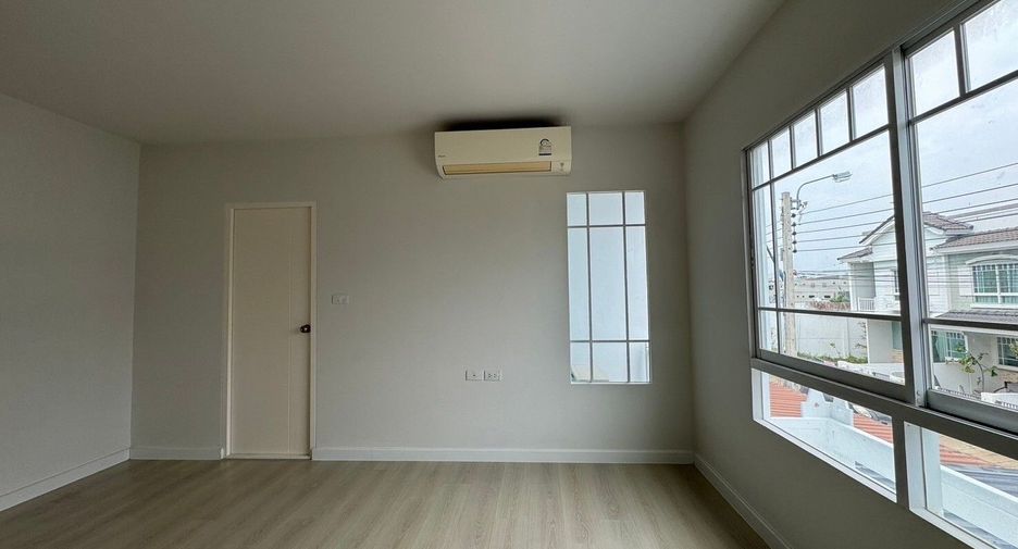 For sale 2 bedrooms townhouse in Phra Samut Chedi, Samut Prakan