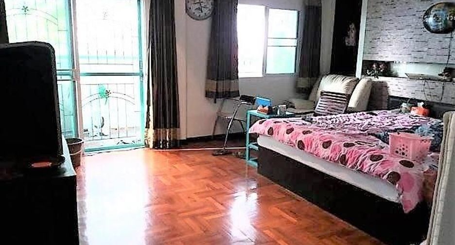 For sale 3 bedrooms townhouse in Lat Phrao, Bangkok