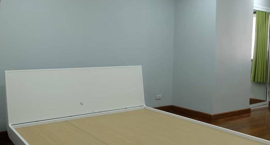For sale 2 bedrooms condo in Khlong Toei, Bangkok