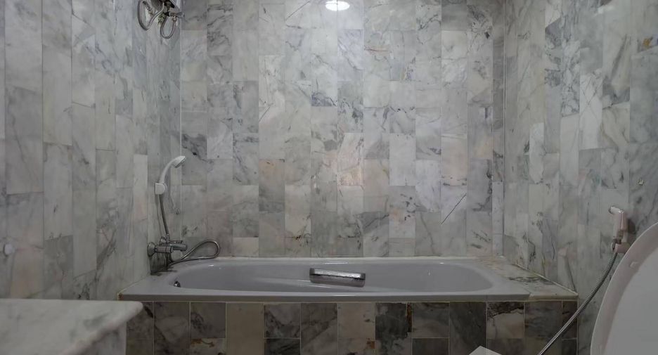 For sale 2 bedrooms condo in Khlong Toei, Bangkok
