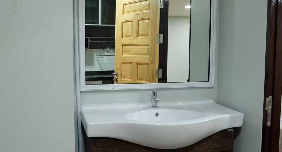 For sale 2 bedrooms condo in Khlong Toei, Bangkok