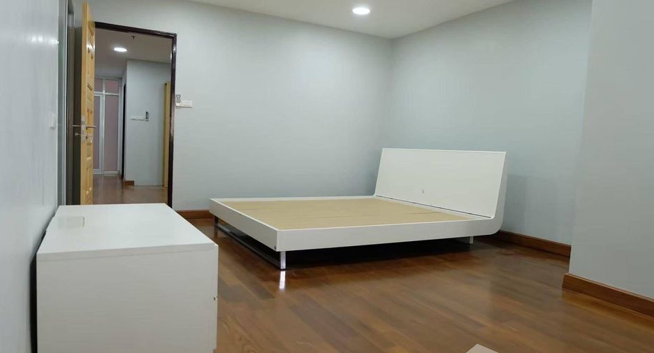 For sale 2 bedrooms condo in Khlong Toei, Bangkok