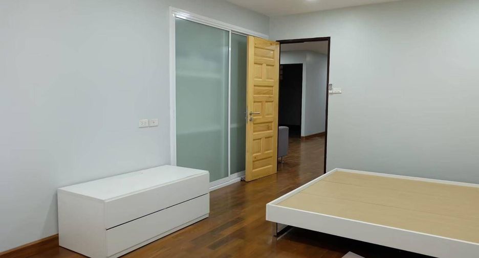 For sale 2 bedrooms condo in Khlong Toei, Bangkok