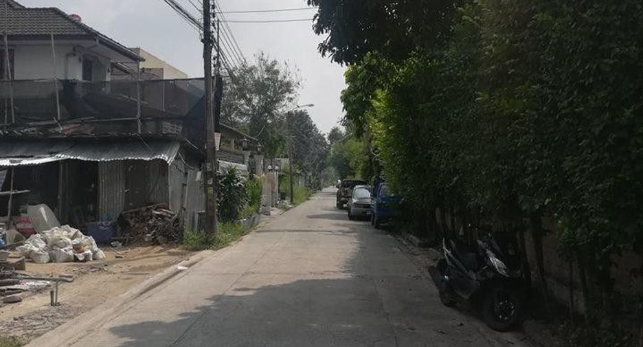 For sale 5 bedrooms house in Lat Phrao, Bangkok