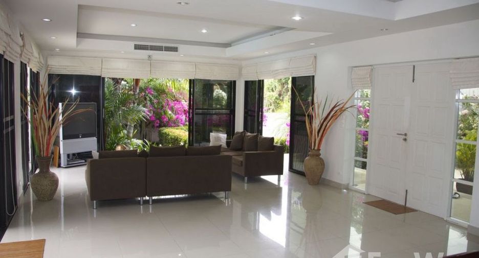 À louer 4 chambres villa à Mueang Phuket, Phuket