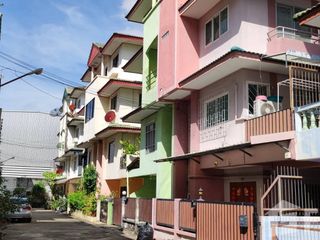 出售 4 卧室 联排别墅 在 Wang Thong Lang, 曼谷