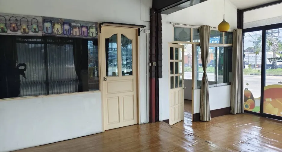 For rent 2 bedrooms retail Space in Bang Lamung, Chonburi