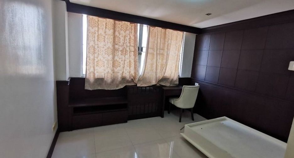 For sale 1 bed condo in Khlong Toei, Bangkok