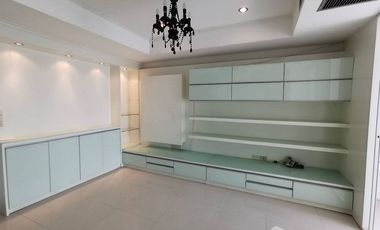 For sale 1 bed condo in Khlong Toei, Bangkok