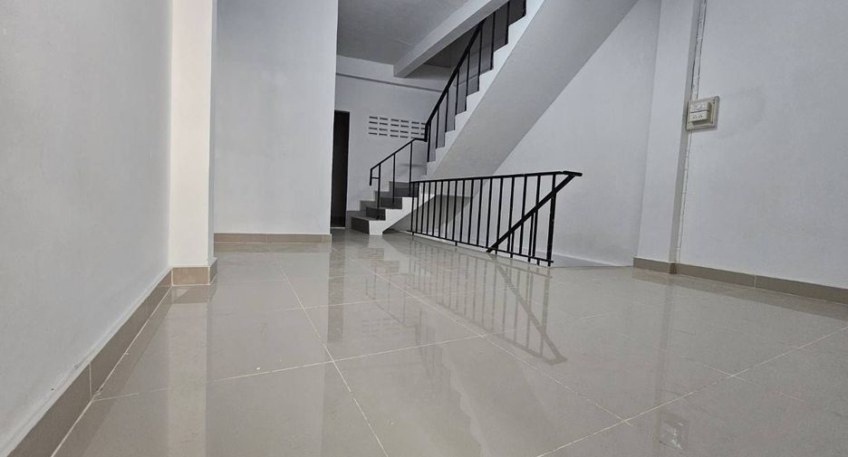Casa adosada en venta de 4 habitaciones en Bang Kho Laem, Bangkok