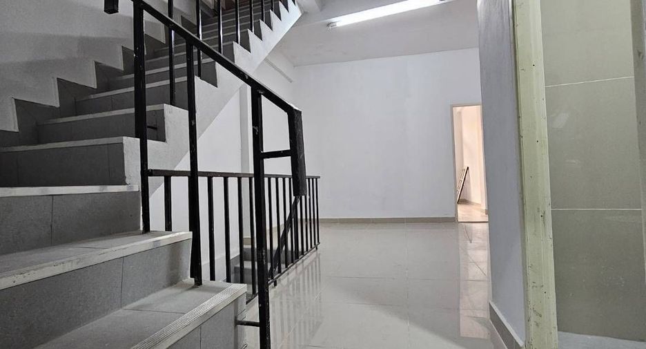Casa adosada en venta de 4 habitaciones en Bang Kho Laem, Bangkok